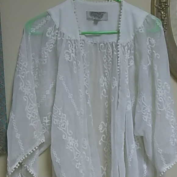 Ecoté Medium Lace Cover-up - Picture 2 of 3